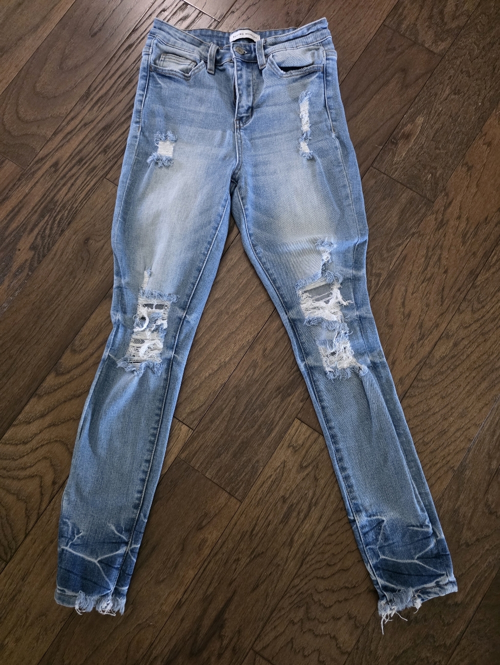 Flying Monkey Size 27 / 29" inseam Light Blue Distressed Women's Skinny Jeans